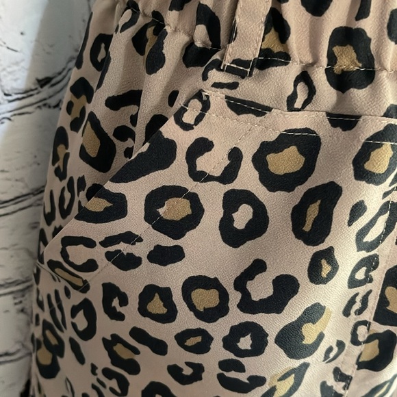 Sanctuary Rayon shorts. Cheetah print. Size Med. - Picture 2 of 5